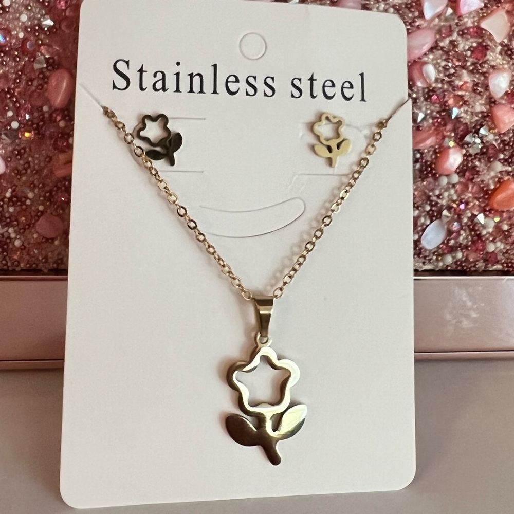 Stainless steel flower necklace and earrings set
